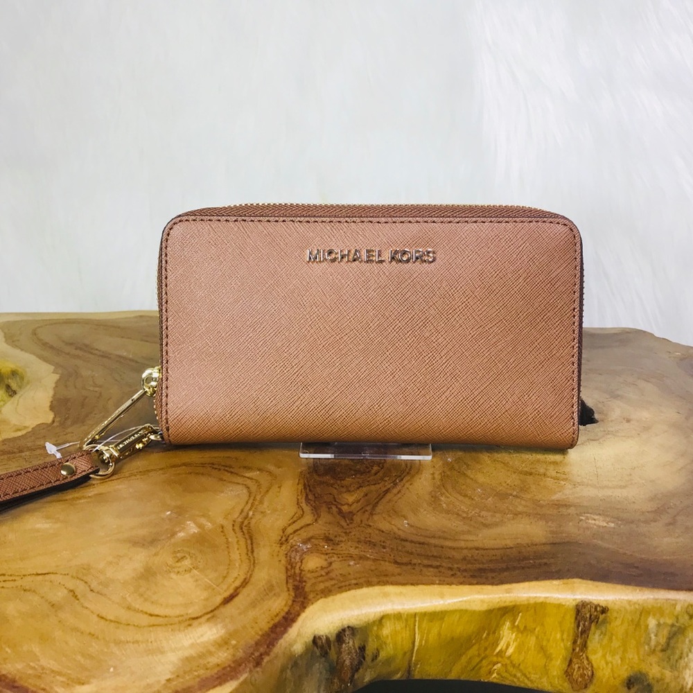 Michael Kors Jet Set Travel Phone Case Wallet